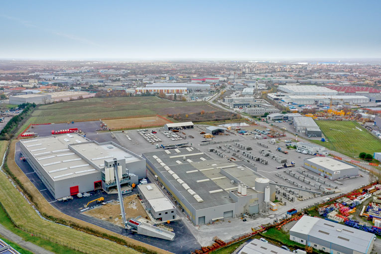 Pour s’insérer dans un tissu urbain, l’industrie du béton doit dialoguer avec l’ensemble des parties prenantes. Usine Rector de Tournefeuille, en Haute-Garonne.
[©Rector]
