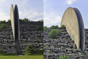 Deux disques en béton conçu par Frans de Wit, d'un diamètre de 26 m entourent les escaliers menant au sommet de la colline de la “Vallée de la danse. [©ACPresse/Laurent Droguet]