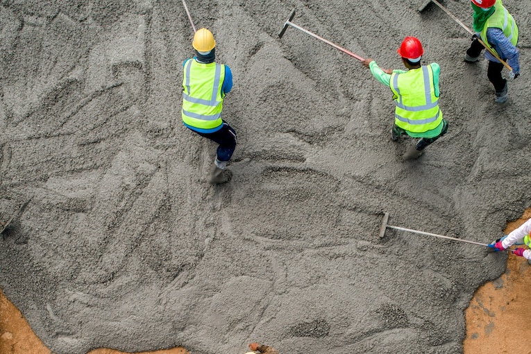 Difficile désormais d’adapter un sable ou un granulat à une formulation, sourcés localement, ceux-ci bénéficient d’une adjuvantation sur-mesure.  [©Chryso]