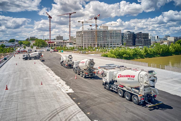 C’est le groupe Garandeau qui a assuré la fourniture de la totalité des 20 000 m3 de béton nécessaires à la construction du pont Simone Veil. [©Anaïs Dupuy-Moreau/Atelier Caumes/Lafarge]