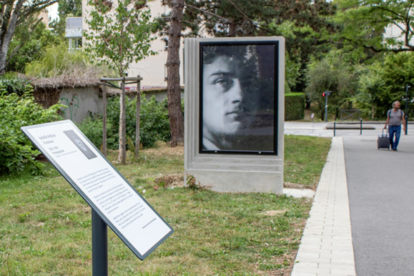 Les cinq supports d’affichage en béton ont été réalisés à Bruz, à deux pas Rennes, dans l’unité de production de Bonna Sabla. [©Self Signal]