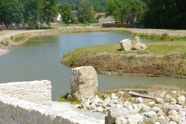 La commune de Bourg-et-Comin bénéficie chaque année de plusieurs tonnes de matériaux offertes par Eqiom pour réaliser son futur parc floral des Marais. [©Ville de Bourg-et-Comin]