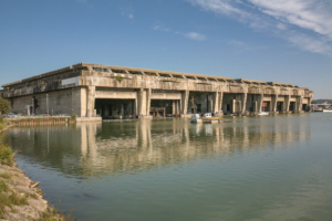 En septembre 1941, le chantier d’une cinquième base sous-marine du littoral atlantique français débute à Bordeaux. Ceci, pour abriter des flottilles de sous-marins U-Boot. [©TS- mairie de bordeaux]