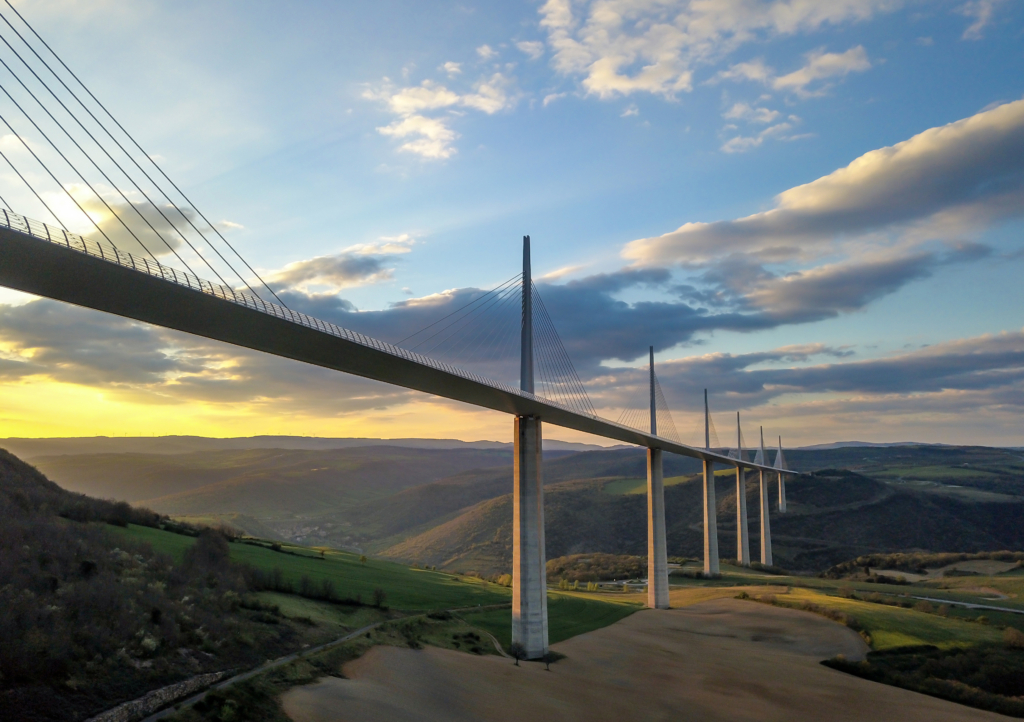 Près de 20 jours de festivités pour les 20 ans du viaduc de Millau. [©CEVM Eiffage / Foster+Partners / Greg Alric]