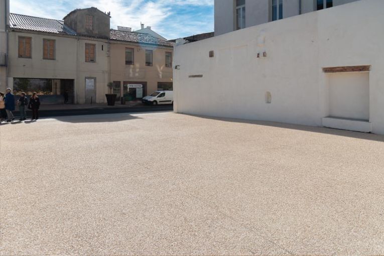 Sa teinte claire donne au béton un fort pouvoir réfléchissant. C’est ce qu’on appelle l’effet albédo. [©ACPresse]