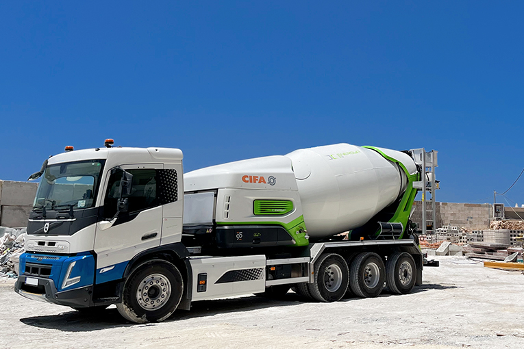 Depuis son lancement sur le marché en 2013, la toupie Cifa Energya E9 a évolué et peut être montée aussi bien sur porteur thermique qu’électrique. [©Cifa]