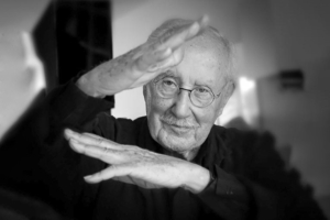 Claude Parent (1923-2016) est l'architecte de la fonction oblique. [©Emmanuel Goulet]