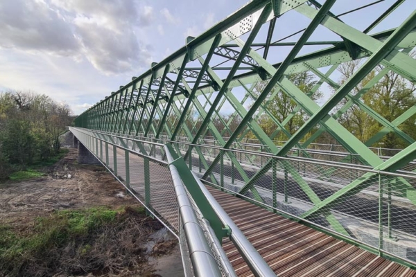 Le pont de Dallet a vu l’ajout de deux voies cyclables et piétonnes grâce au gain de poids sur le tablier. [©Vicat Sysnergie]