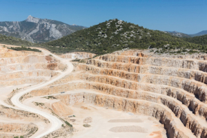 Au mois de juillet dernier, les carrières Bronzo Perasso se sont transformées en lieux de défilés. Ici, la carrière Aubagne. [©Bronzo Perasso]