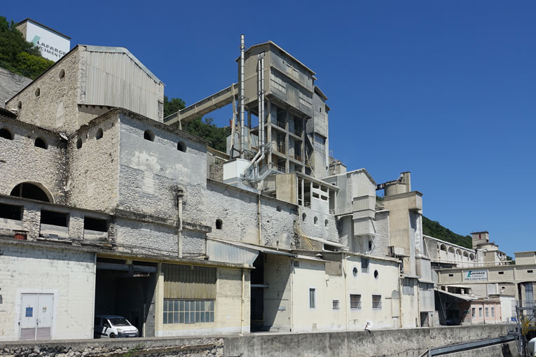 Avec 65 000 t de chaux produites par an, l’usine de Cruas (07) représente à elle seule 50 % de la consommation totale française. [©Lafarge France]