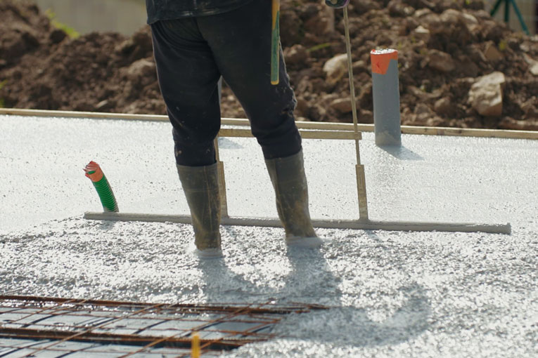 Un des premiers chantiers Trecobat à voir l'utilisation des ciments bas carbone Hoffmann Green. [©Trecobat]