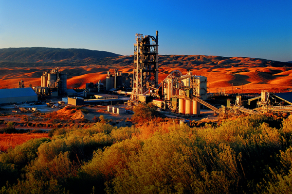 L'installation de séquestration du CO2 dans la cimenterie Vicat de Lebec, en Californie, devrait permettre de capturer environ 950 000 t/an de CO2. [©Vicat]