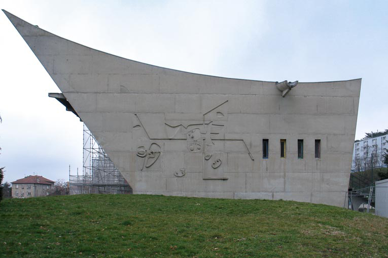 La Maison de la Culture projette la forme trapézoïdale, chère à Corbu. [©ACPresse]