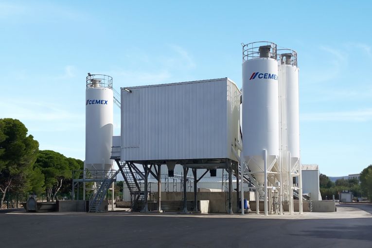 Construite par Atec, la nouvelle centrale BPE de Cemex, à Marignane, intègre un malaxeur Teka THZ 3000A d’une capacité de 2 m3/cycle. [©Cemex]